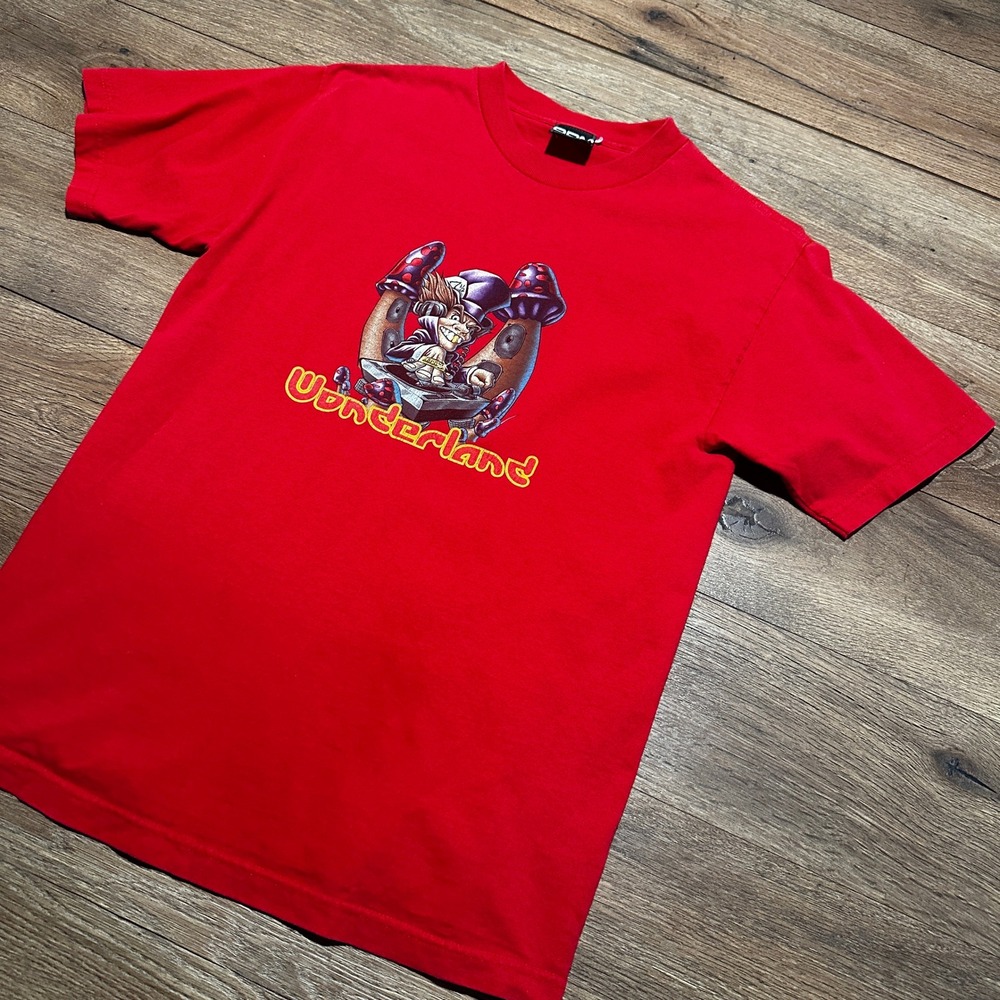Vintage ODM Red Wonderland Mad Hatter DJ Graphic T-Shirt Men Medium